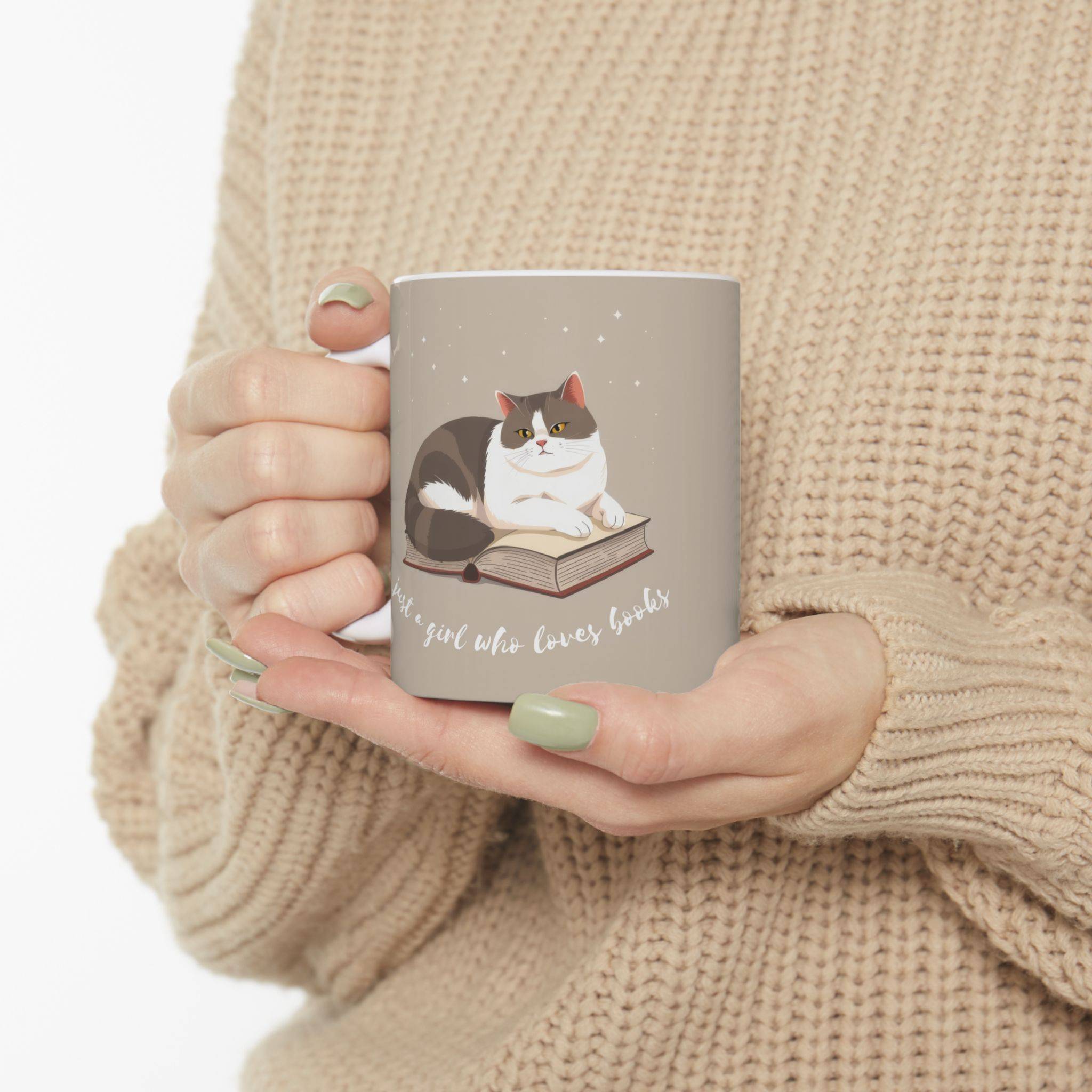 Book Lover Mug Bicolor Cat "just a girl who loves books" - Beige - Image 5