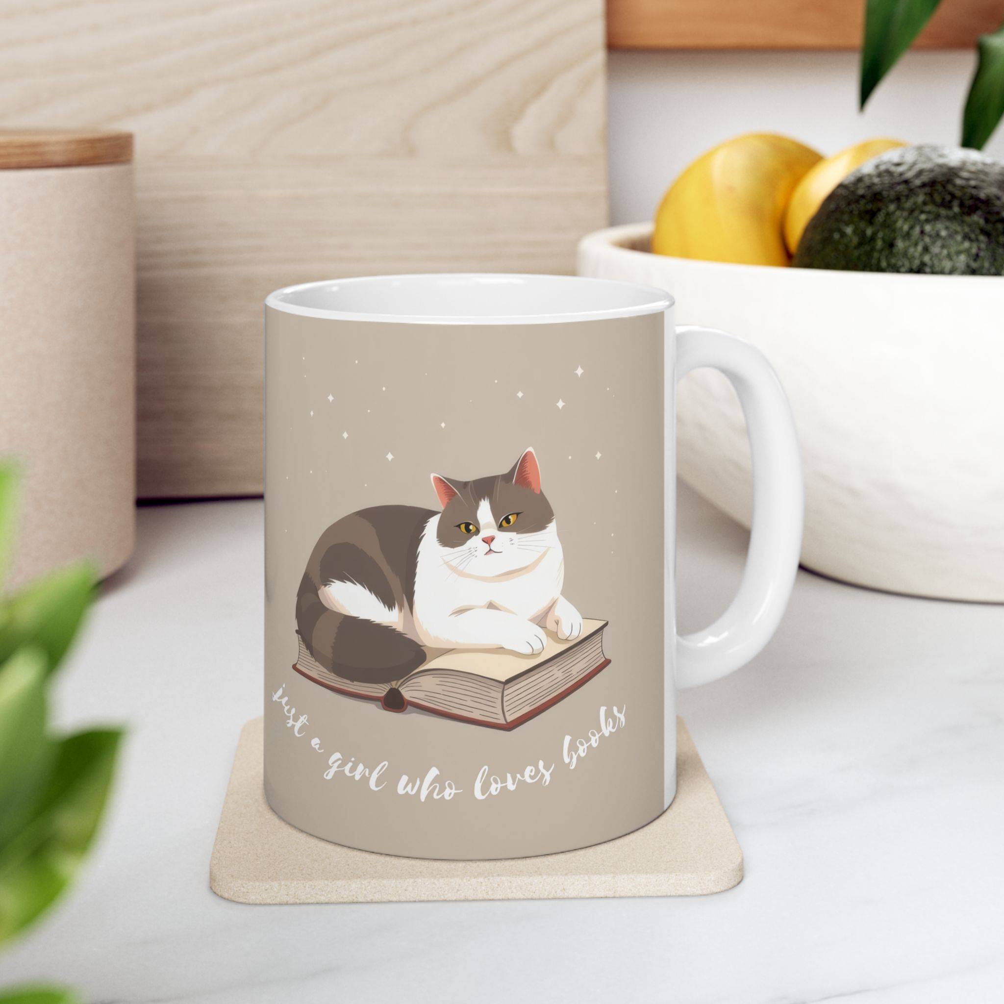 Book Lover Mug Bicolor Cat "just a girl who loves books" - Beige - Image 4